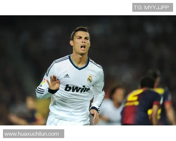 皇马传奇球星C罗立牌足球风采尽显 精彩瞬间重现球场荣耀